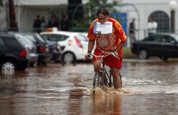 Poplave su izazvale oluje s jakim kišama