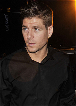 Steven Gerrard, kapetan Liverpoola, slavio je 5:1 pobjedu nad Newcastleom kada je došlo do incidenta 
