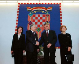 THE LATE POLISH PRESIDENT Lech Kaczynski and Stjepan Mesic met several times; here photographed with their wives: Maria Kaczynski, who also died in the crash, and Milka Mesic