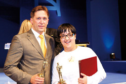 VESELIN JEVROSIMOVIĆ proglašen je menadžerom godine u Srbiji; na slici s Marijom Šerifović, pobjednicom Eurosonga, koja je dobila priznanje najvećeg promotora Beograda