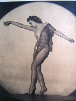 FOTOGRAF NIKOLA SZEGE predstavljen je aktom snimljenim 1933. godine, koji odražava duh epohe