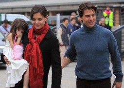 Katie Homes i Tom Cruise sa Suri; Foto: Daily Mail