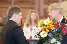 PREMIJER AIGARS KALVITIS prvi je čestitao novom predsjedniku u parlamentu