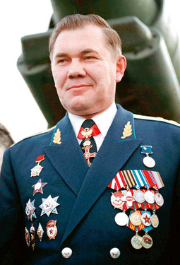 ALEKSANDAR LEBED Nakon iznenadne pogibije zastupnika iz Tule, Koržakov je 1997. na izborima ušao u Dumu
