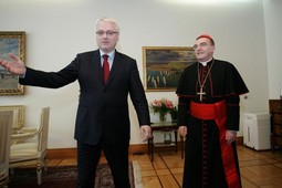 PREDSJEDNIK Ivo
Josipović od početka
svog mandata njeguje
bliske odnose s vrhom
Katoličke crkve i
kardinalom Josipom
Bozanićem
