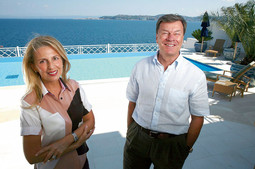 Miro Oblak, vlasnik Rezidencije Skiper, s direktoricom te tvrtke Ljubicom Marfan na terasi predsjedničke vile