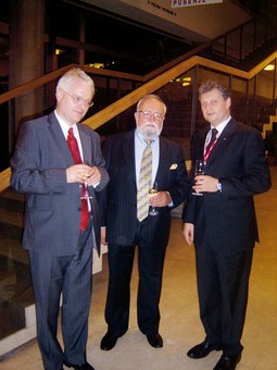 GLAZBENE VELIČINE
Krzyzstof Penderecki, poljski kompozitor svjetskog glasa, s Berislavom Šipušem i Ivom Josipovićem