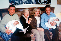  Branko Ivanda sa suprugom Lidijom, sinom i blizancima Lovrom i Nikom Anđelom