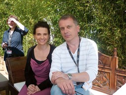 Juliette Binoche s
novinarom Nacionala
Deanom Sinovčićem
tijekom intervjua u Cannesu koji je
sponzorirala Erste banka