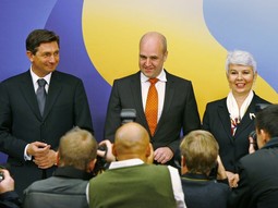 OPTIMIZAM U STOCKHOLMU Slovenski premijer Borut Pahor, švedski premijer Fredrik Reinfeldt te hrvatska premijerka Jadranka
Kosor uoči potpisivanja Arbitražnog sporazuma između Hrvatske i Slovenije, u Stockholmu