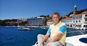 Ilija Naletilić, vlasnik tvrtke Inero, u hvarskoj uvali ispred hotela Adriana koji je luksuzno obnovio za samo 150 radnih dana