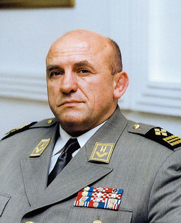 Načelnik glavnog stožera  HV-a  general Josip Lucić uopće ne zna što mu se događa u ZTZ-u