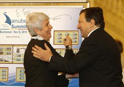 Hladan Tuš za premijerku
José Manuel Durão Barroso, predsjednik Europske komisije koja ne želi pomagati HDZ-u uoči izbora 