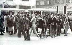 GOL LJUBIO ULICE ZAGREBA Na performansu 'Zagrebe,
volim te' 1981. u Zagrebu policija je uhitila Gotovca na
tadašnjem Trgu Republike