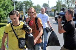 IGRAČI POD SUMNJOM
Nogometaši Ivan
Banović i Jasmin Agić, osumnjičeni za sudjelovanje u namještanju utakmica, nakon više od mjesec dana u zatvoru u Remetincu, sredinom srpnja pušteni su na slobodu