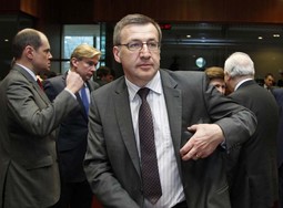 MLAK ODGOVOR IZ
BRUXELLESA Belgijski ministar vanjskih poslova Steven Vanackere Srbiji nije mogao dati nikakvo jamstvo niti vremenski okvir da će se proširivanje EU jednoga dana nastaviti