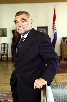 Predsjednik Stjepan Mesić sasvim otvoreno se protivio slanju hrvatskih vojnika u Irak i potpisivanju članka 98.