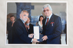 S PREDSJEDNIKOM MESIĆEM, kojeg poznaje još iz studentskih dana, na dodjeli odlikovanja Danice hrvatske 2007. godine