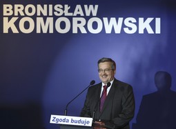 Bronislaw Komorowski pobijedio je u prvom krugu i prema anketama ima i malo vodstvo u drugom krugu