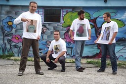 KREDITORI I VJEROVNICI Zdenko Ćorić, Igor Bućo,
Velimir Gašparović i Ivan Klarić iz hrvatske KIve na majcama imaju slike ljudi koje kreditiraju - Klarić
kreditira krojačicu Lach
Somang u Phnom Penhu