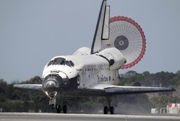 Space shuttle Discovery nastaviti će svoj let prema muzeju (Reuters)