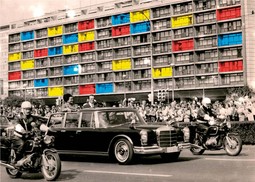 Fotokolažom 'Novi Zagreb
(ljudi iza prozora)' iz 1979.
ovjekovječen je prolazak Titove povorke