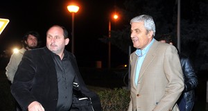 Čovjek od povjerenja
Pavo Batinić dočekuje Mladena Barišića na izlasku iz Remetinca u studenome 2010.