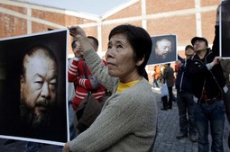 PROSVJED U ŠANGAJU nakon uhićenja Weiweija na pekinškom aerodromu u nedjelju 3. travnja