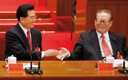 Predsjednik Hu Jintao (sasvim lijevo) odlazi na idućem kongresu, a Jiang Zemin je u političkoj mirovini