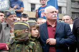Luka Karadžić svakodnevno sudjeluje u prosvjedima koje u središtu Beograda održava stotinjak pobornika Radovana Karadžića