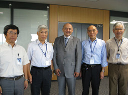 LJUBO JURČIĆ s japanskim domaćinima u Institutu za napredne tehnologije