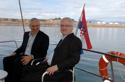 Hrvatski predsjednik Ivo Josipović i srpski kolega Boris Tadić na prvom neslužbenom sastanku u Opatiji
