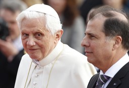 George Abela i papa Benedikt XVI. (Reuters)