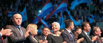 VRH HDZ-a s Jadrankom Kosor sprema se za izbore,
a za glavnog operativca premijerka
je izabrala Branka Bačića, najpouzdanijeg
suradnika u stranci (prvi lijevo)