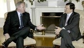 Upravo u premijerskom uredu posebno zadovoljstvo izazvao je Barrosov izbor za nasljednika Romana Prodija. On i Sanader su na "ti" i još otprije sa sastanaka Europske pučke stranke imaju otvoren i srdačan odnos.