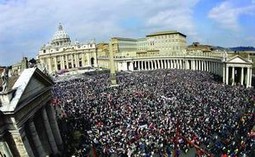 Vičući "Svetac! Svetac!" okupljeno mnoštvo je poručilo kardinalima koji sada u svojevrsnom interregnumu vode Crkvu, a posebno onom koji će za desetak dana biti izabran za novog papu, da žele da Ivan Pavao II. što prije bude proglašen svecem
