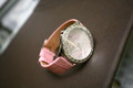 Ženski sat s ružičastom kožnatom narukvicom, 952 kune, Watch Centar