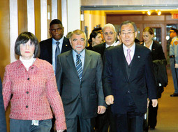 PREDSJEDIK MESIĆ s glavnim tajnikom UN-a Ban-Ki Moonom i Juricom u pozadini