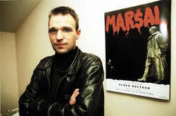 NA FILMSKOM FESTIVALU u Berlinu, Vinko Brešan se 2000. godine predstavio
filmom 'Maršal'