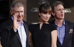 Harrison
Ford s
Olivijom Wilde
i Danielom
Craigom