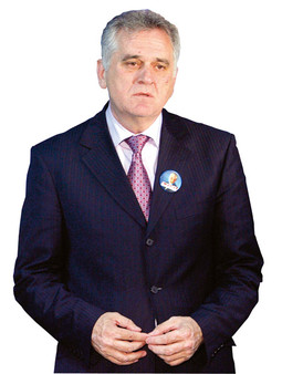 Tomislav Nikolić, vođa Srpske radikalne stranke, nada se da će uspjeti formirati vlast uz pomoć Koštunice