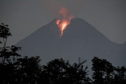 Vulkan na Javi je ponovno eruptirao (Reuters)