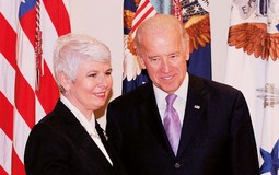 ŠEFICA VLADE Jadranka Kosor s američkim potpredsjednikom Joeom Bidenom pri prošlotjednom posjetu SAD-u, kad su joj američki političari istaknuli probleme Židova u RH