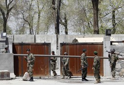 Pojačana je sigurnost pred vratima ministarstva u Kabulu (Reuters)