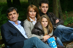 OBITELJSKI ČOVJEK
Zijad Gračić sa suprugom Katarinom, sinom Arijanom i kćeri Korinom