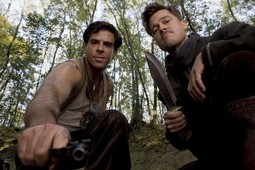 Eli Roth i Brad Pitt u sceni iz Tarantinovog filma Inglorious Bastards