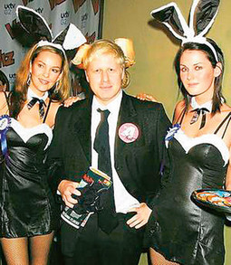 Johnson s hostesama odjevenima kao zečice u kampanji za londonskoga gradonačelnika