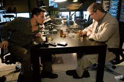 LEONARDO DI CAPRIO (lijevo) kao agent CIA-e Feris i Russell Crowe kao njegov šef Hoffman u filmu 'Tijelo od laži'