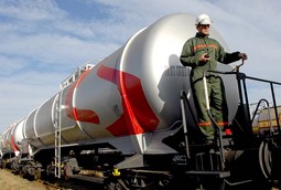 NAKON DOLASKA RUSA
Naftna industrija Srbije povećala je proizvodnju nafte i počeli su prodavati nove proizvode,
eurobenzin i eurodizel,
prekinuvši proizvodnju
olovnog benzina
