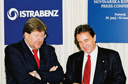 IGOR BAVČAR, koji kontrolira Istrabenz i prehrambenu industriju Droga Kolinska, na slici s menadžerom OMV-a Gerhardom Roissom

